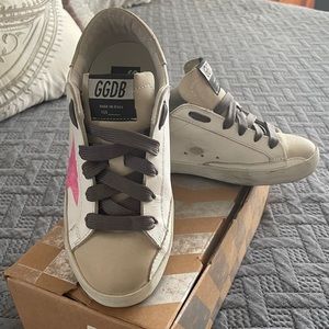 Golden goose sneakers, slightly used, in great to like new condition.
